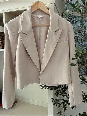 ENTRO Women’s Cropped Blazer Jacket in Pale Beige